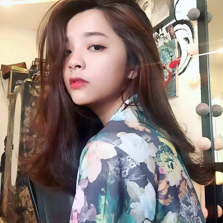 Sau khi thử sức với nghề người mẫu, Tường Vân tiếp tục với nghiệp diễn. Dù mới tham gia diễn xuất nhưng nữ sinh 9X ĐH Luật TP HCM được nhận xét khá "cứng" và nội tâm diễn tốt.