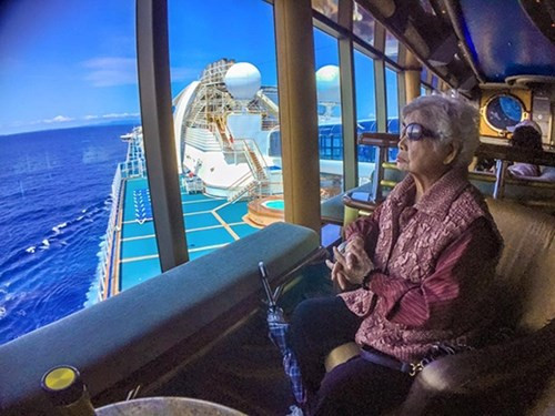 Không chỉ dừng lại ở việc những bức ảnh, Vương Hựu Thắng còn thực hiện hẳn một clip về người bà mình trong chuyến đi chơi vừa qua.