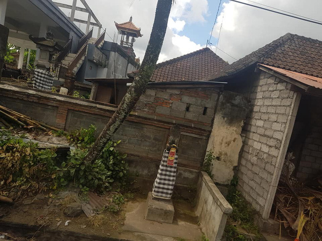 Nickname M.T bình luận: "Quao, nhìn ảnh mọi người đi rồi thì mê ly lắm, ai ngờ Bali lại tồi tàn thế này. Ở quê em còn đẹp hơn." hay Trâm Anh: “Review phải như này chứ, đâu như mấy ông bà mê sống ảo suốt ngày chỉnh ảnh căng đét lên! Bali cũng chỉ đến thế thôi…”