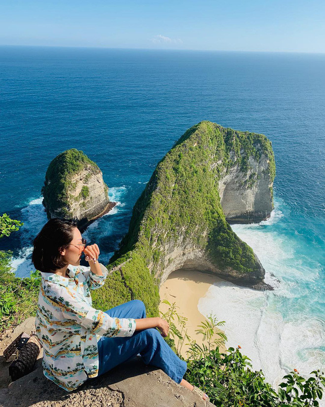 Theo chia sẻ của V.: "Đi Bali nên đi khám phá chứ không nên để nghỉ dưỡng, vì nghỉ dưỡng đi resort trong nước cho lành, biển Việt Nam đẹp hơn 1000 lần. Bay đi Bali cũng mất rất nhiều thời gian, cả bay cả transit là 12 tiếng. Bằng bay đi Châu Âu. Kinh khủng. Các địa điểm ở Bali là xa, xa vô cùng, thưa thớt và đường chưa rải nhựa hết! Ai say xe thì không nên đi đảo vì cua thôi rồi, xe nhẩy cà tưng cà tưng.".