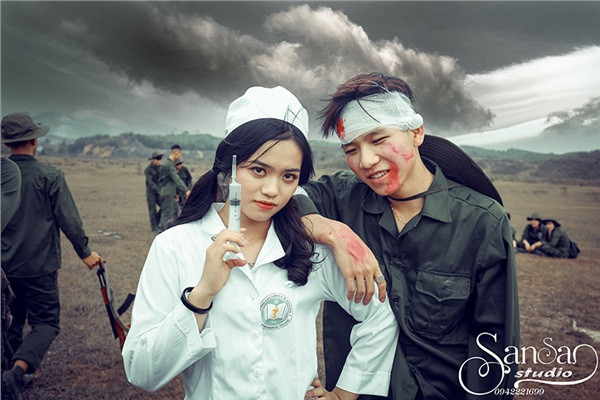 Theo nhiều người nhận xét, bộ ảnh tạo ra được những cảm xúc mạnh mẽ đối với người xem về các "lát cắt" lịch sử của nước nhà.