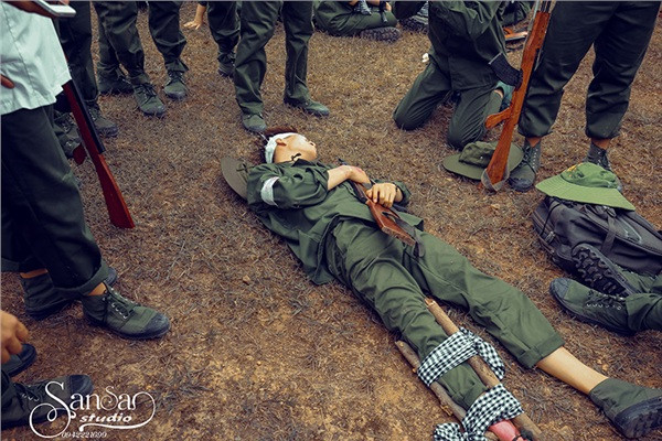 Việc được nhiều người quan tâm khiến các thành viên của lớp vừa vui, vừa cảm thấy bất ngờ.