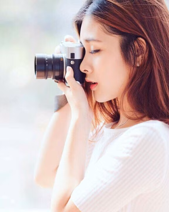 Nói về sự nghiệp diễn viên của Phương Quỳnh nhiều người sẽ khá bất ngờ, vốn theo học ngành Kinh doanh trường Đại học Tài chính - Marketing nhưng bởi đam mê diễn xuất, cô bạn 9X này đã dũng cảm bảo lưu kết quả học tập của mình.