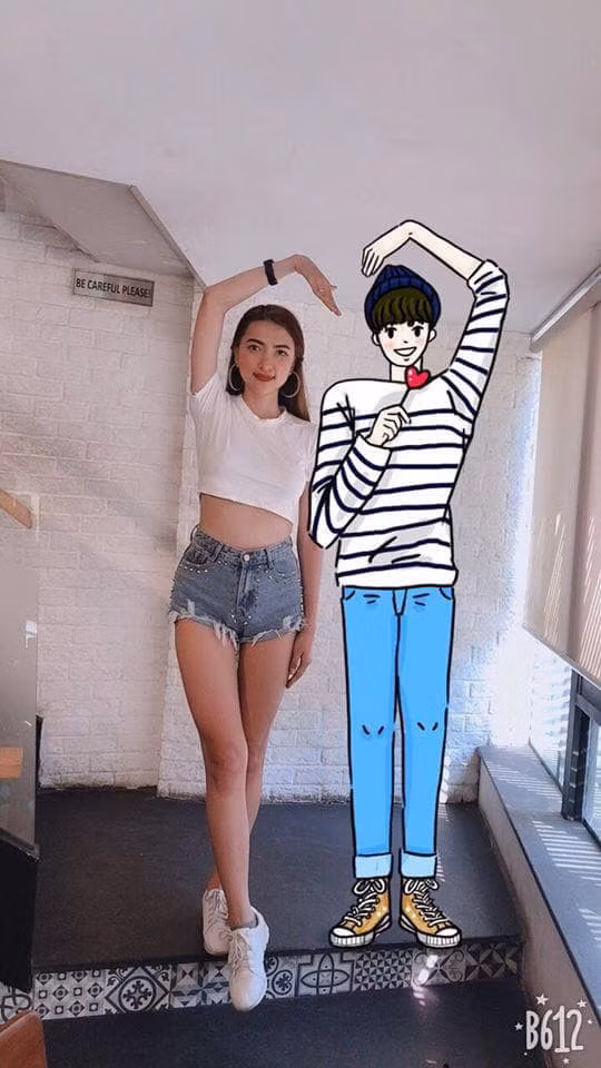 Tuy nhiên, CĐM đã có cách cứu rỗi dân FA khi đi du lịch bằng cách vô cùng bá đạo, đó là tạo nên những bạn đồng hành ảo.