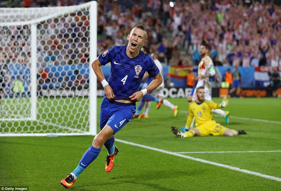 Ivan Perisic không phải là cái tên gây được sự chú ý nhiều nhất, thay vào đó như mọi khi tất cả đều đổ dồn về Luka Modric. Thế nhưng trên đất Pháp, Perisic mới lại là cầu thủ có phong độ ổn định nhất của Croatia từ sau vòng bảng kỳ Euro 2016.