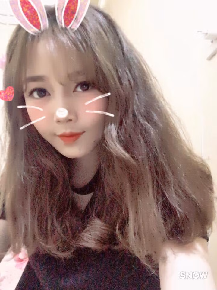 Người yêu Thanh Nga cũng có vẻ là một chàng trai rất hay ghen. Điều này cũng dễ hiểu, bởi liệu có chàng trai nào không hay ghen cho được khi có một cô bạn gái xinh đẹp đến như vậy.