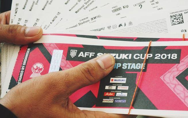 Những ngày qua thông tin về những tấm vé AFF Cup 2018 giữa đội tuyển Việt Nam và Malaysia trở thành vấn đề cực nóng trên MXH. Từ việc thức đêm xếp hàng mua vé, bị cò vé thổi giá giật mình hay mới nhất là 16.000 vé mời được VFF phân phối cho những ai?