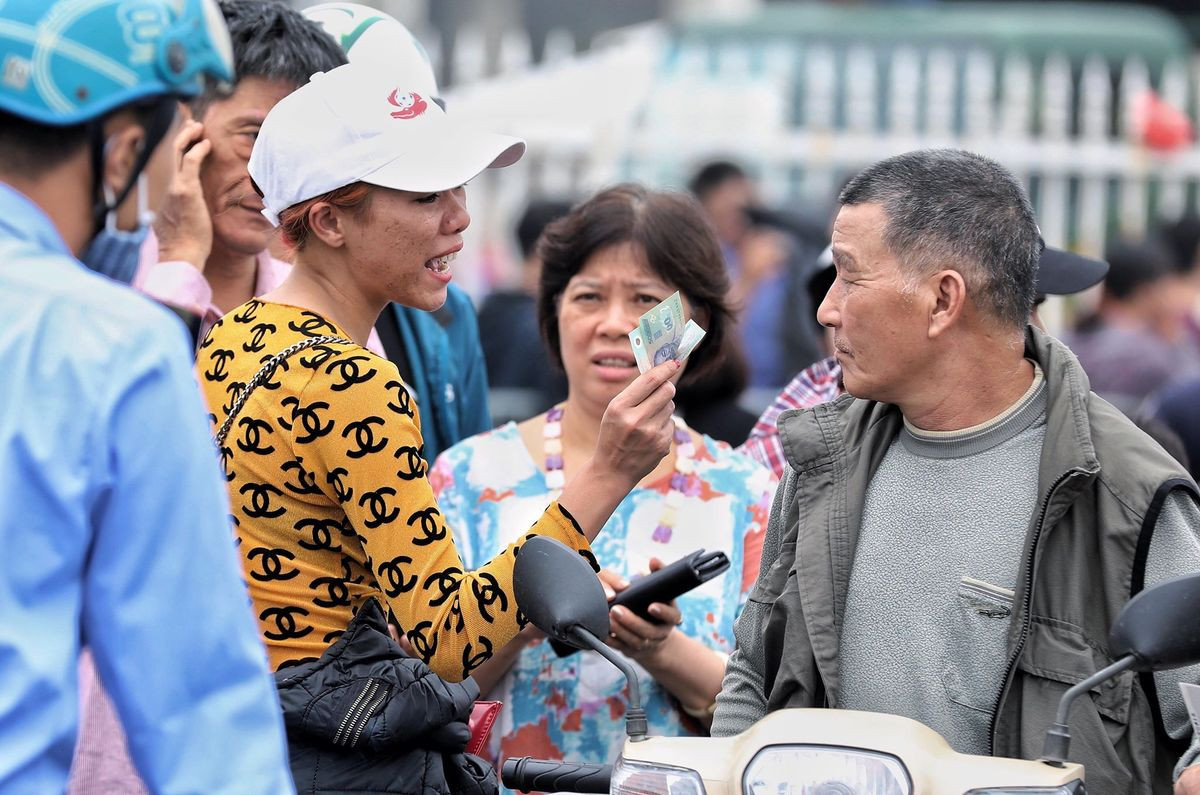 Không chỉ lấy con số, NHM bóng đá Việt Nam còn lấy ví dụ con số 16.000 vé mới của VFF cho trận đấu AFF Suzuki Cup 2018 giữa Việt Nam và Malaysia sẽ full khán đài khi tổ chức tại các sân cỏ như Quảng Ninh, Pleyku, Thanh Hóa hay cả Vinh.