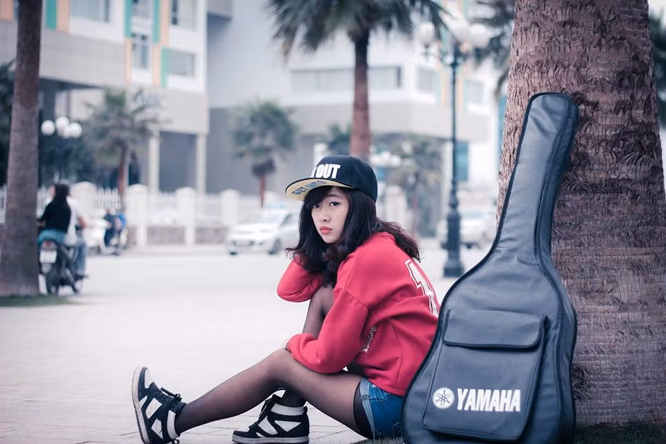 Anh Thỏ là trưởng nhóm Da LAB, luôn sát sao để đảm bảo chất lượng công việc, chỉ thêm cho mình những kĩ năng mình còn chưa rõ, anh Thơm thì hay động viên và chia sẻ với mình nhiều điều, là người anh không chỉ trong công việc mà còn cả cuộc sống, các anh hay coi mình là đứa "em trai", nên thoải mái và vui vẻ lắm", nàng Dâu chia sẻ về các đàn anh trong nhóm là bản tin Rap News.