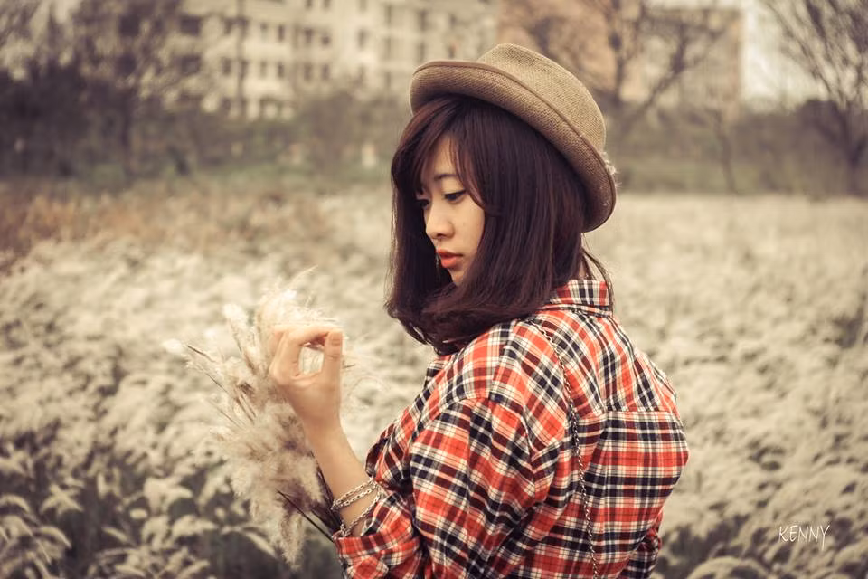 Khi được hỏi về cơ duyên đến với Rap News, nàng Dâu chia sẻ: "Về việc mình đến với Rap News thì đúng nên gọi là duyên, bản thân mình cũng không nghĩ mình có thể nhanh chóng được hợp tác và làm việc cùng các anh như thế. Cơ duyên đến không sớm, không muộn, có thể coi là đúng lúc, và mình chỉ muốn tiết lộ thế thôi".