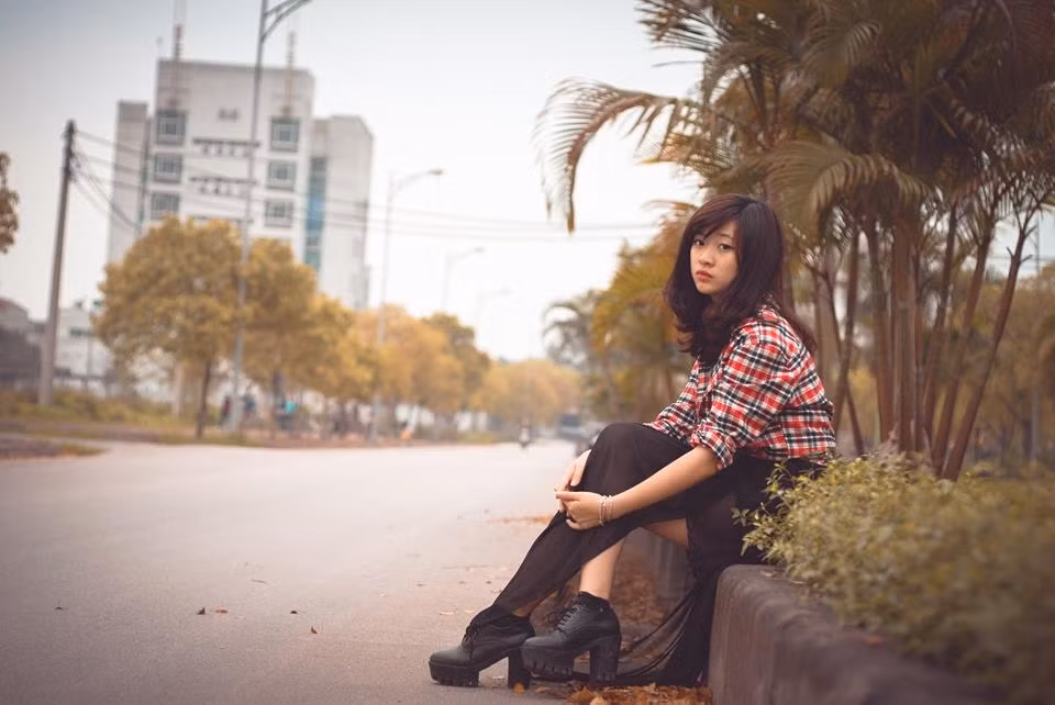 Chia sẻ về công việc ở Rap News, Dâu cho biết: "Khi mình tham gia vào Rap News thì cũng là lúc anh Cào phải nhận công tác trong Đà Nẵng, nên anh em rất ít khi được tiếp xúc cũng như làm việc chung với nhau. Nhưng mình biết anh vẫn luôn quan tâm và theo dõi công việc của cả nhóm. Mình thì vốn không phải rapper chuyên nghiệp, kĩ năng và kinh nghiệm của mình còn rất non, thua kém các anh rất nhiều, nhưng rất may mắn là đều được các anh giúp đỡ...".