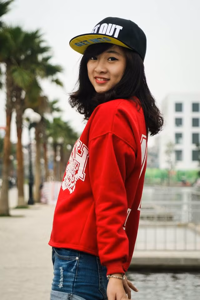 Dâu nói thêm về công việc của mình tại Rap News: "Mình hiện đã là sinh viên năm cuối rồi, nên thời gian học của mình không quá căng nữa, công việc làm bản tin thì thường rất gấp và yêu cầu năng suất làm việc cao, thực ra cả khâu soạn tin, chọn beat, viết nhạc, thu âm, ghi hình của chúng mình chỉ được làm vỏn vẹn trong tầm 2 ngày thôi, thường là cuối tuần, còn lại là thời gian dành cho bên biên tập để có thể đưa đến các bạn bản tin hoàn hảo và trọn vẹn nhất. Mình biết vẫn có các bạn chưa hài lòng lắm với phần thể hiện của mình, mình sẽ cố gắng nhiều hơn, mong mọi người tiếp tục theo dõi và ủng hộ".