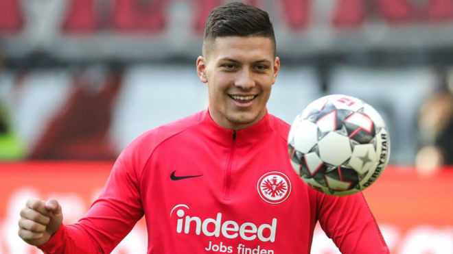 Theo nguồn tin từ Donbalon, sau khi xem xét Barca đã nhắm tới Luka Jovic để thay thế cho Messi hoặc Suarez. Ngôi sao trẻ người Bosnia được đánh giá khá cao bởi khả năng chớp thời cơ ghi bàn của mình. Jovic đã có 15 pha lập công và 5 hỗ trợ sau 24 lần ra sân tại Bundesliga.