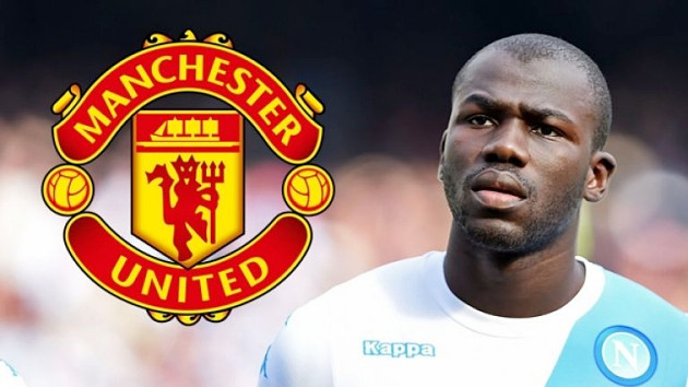 Chuyển nhượng cầu thủ từ Mirror, Kalidou Koulibaly chính là cái tên được MU cân nhắc để vá hàng phòng ngự của mình. Tuy nhiên, thương vụ này đang trở nên khó khăn khi Barca đã nhảy vào cuộc.