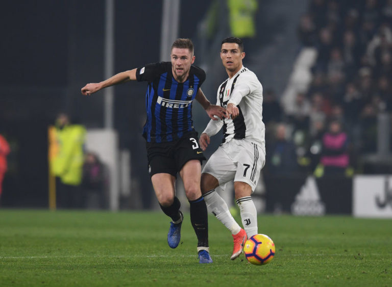 Mới đây, Mital Halis - đối tác của công ty đại diện Star &amp; Friends quản lý lợi ích của Skriniar, tiết lộ United sẽ phải đối diện cuộc cạnh tranh vô cùng khốc liệt với 2 ông lớn Tây Ban Nha, Real Madrid và Barcelona. Chưa hết, cả hàng xóm City của Quỷ Đỏ cũng khao khát cầu thủ có giá trị lên đến 100 triệu euro này.