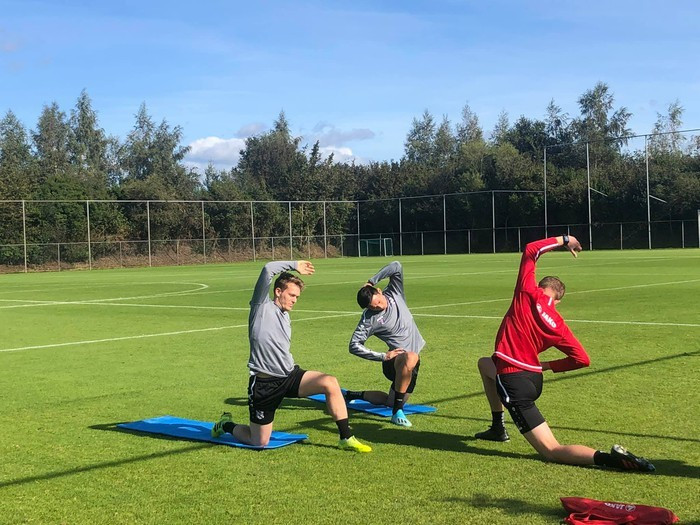 Cùng ra sân với Văn Hậu trong buổi tập còn có một tân binh khác của Heerenveen, là tuyển thủ Croatia - Alen Halilovic. Đây là ngôi sao mà Barca từng chiêu mộ năm 2014, khi mới 17 tuổi, với ý đồ biến anh thành một Luka Modric mới tại Tây Ban Nha.