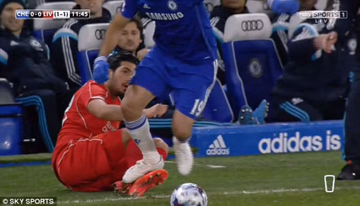 Trước đó, Costa cũng gây hắn với các cầu thủ Liverpool bằng pha dẫm chân của tiền vệ Emre Can.