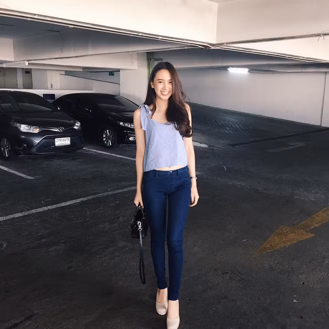 Xinh đẹp, cười duyên, Velora chinh phục cư dân mạng bằng cách rất riêng của mình.