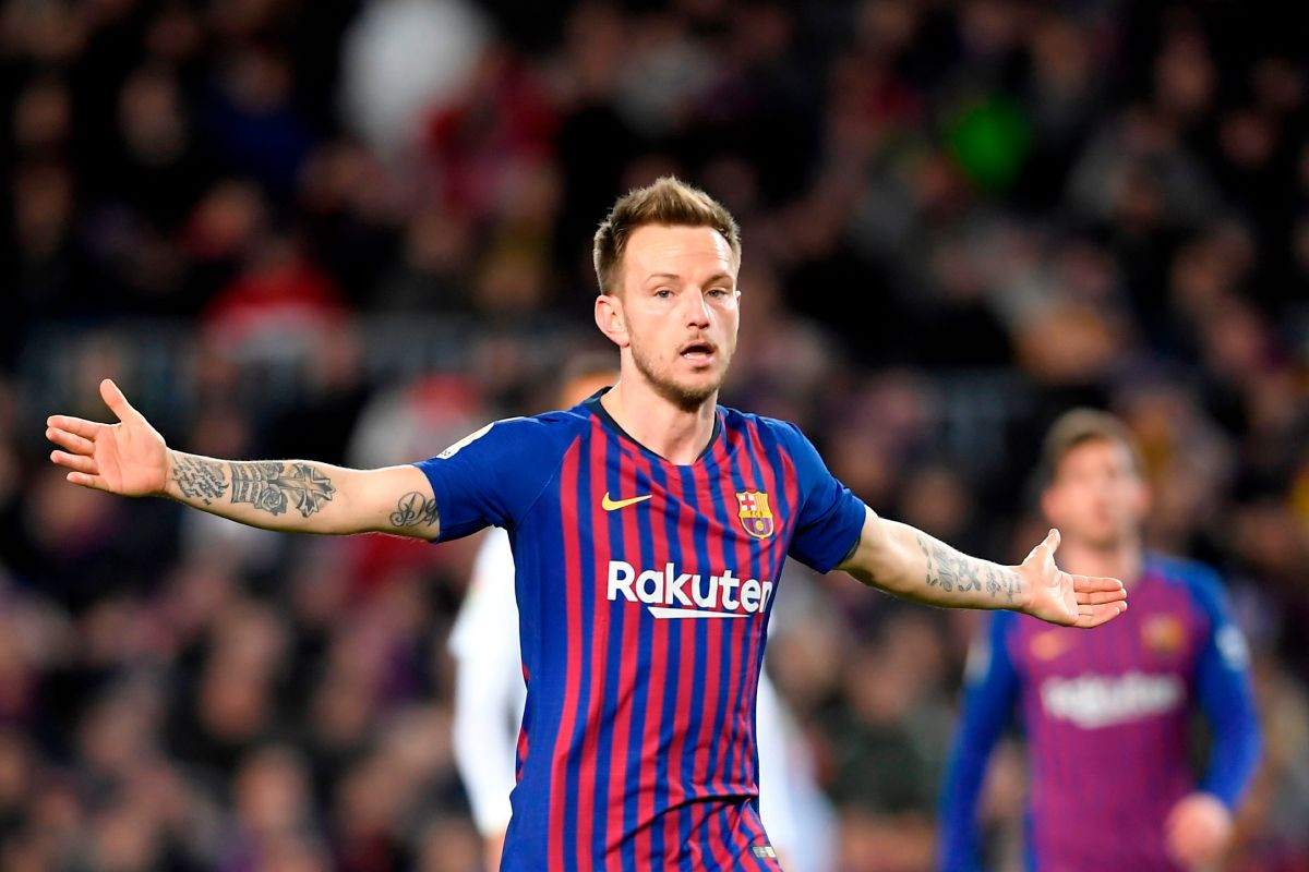 Theo thông tin từ Calcio Mercato, sau thất bại đáng tiếc trước Juventus, HLV Antonio Conte muốn Ban lãnh đạo Inter Milan chiêu mộ Ivan Rakitic của Barcelona và Sergej Milinkovic-Savic của Lazio ở kỳ chuyển nhượng tháng 1/2020 để tăng sự sáng tạo cho hàng tiền vệ trong giai đoạn lượt về.