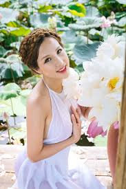 Nữ DJ Miu Miu cũng chia sẻ, trong 8 năm làm nghề, cô đã 2 lần muốn bỏ công việc này vì quá vất vả, áp lực. Song tình yêu với những set nhạc, nỗi nhớ với sân khấu đã khiến cô tiếp tục với nghề "phù thủy âm thanh".