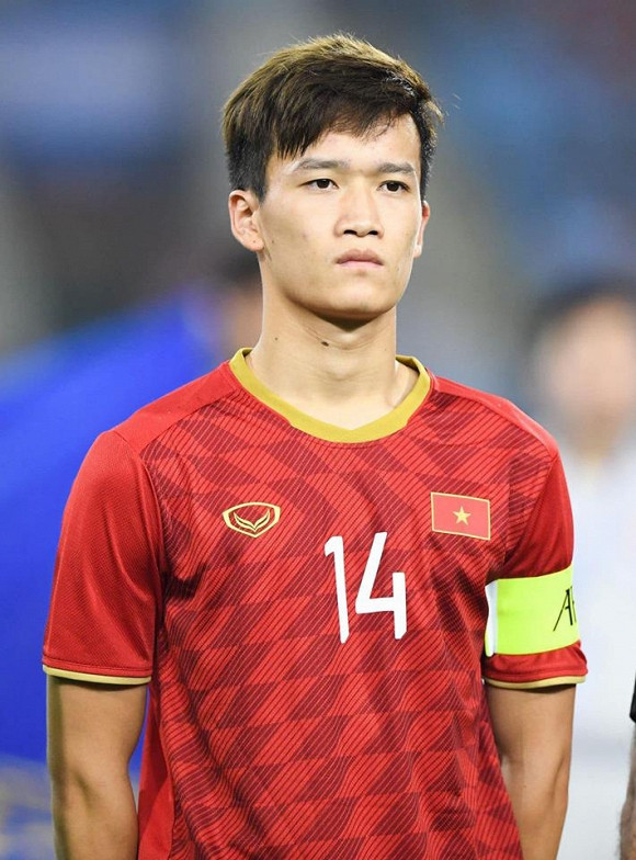 Tiền vệ: Nguyễn Hoàng Đức (1m83)