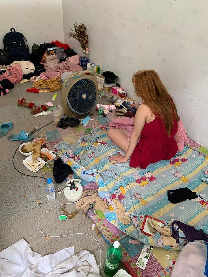 Hot girl ra ngoai sang chanh nhung ve toi phong tro 