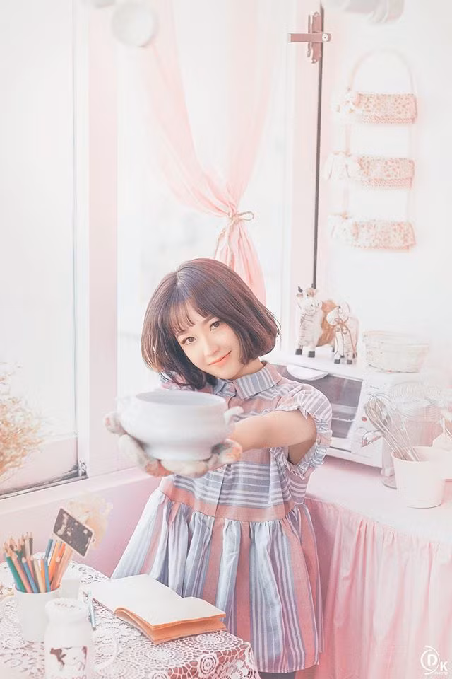 Sau kh giành ngôi vị Á khôi cuộc thi nhan sắc trường Báo chí, Tâm Xíu được mọi người đặc biệt chú ý và cũng từ đó, cô bạn nhận được rất nhiều lời mời cộng tác làm gương mặt thương hiệu cho những sản phẩm từ mỹ phẩm cho đến thời trang.