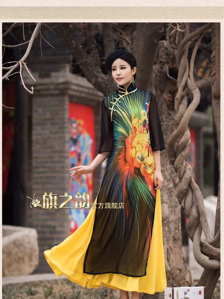 Cũng bởi vậy nên đã có sự tranh luận khá nóng bỏng giữa cư dân mạng Việt - Trung về trang phục áo dài và sườn xám cách tân này. Hai phía đều cho rằng các nhà thiết kế nước bạn đã "bắt chước" sự sáng tạo và cách tân trong trang phục của họ để "lắp" vào trang phục truyền thống của nước mình.