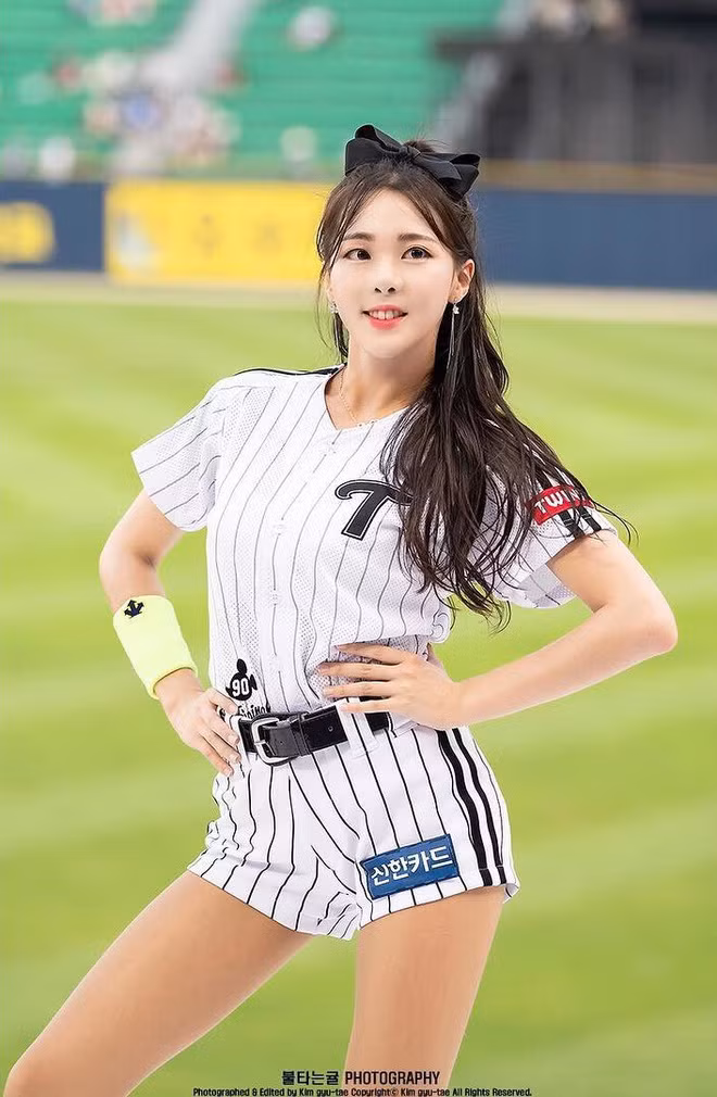 Có thể nói, những cô nàng cheerleader (hoạt náo viên) và đặc biệt là cheerleader Hàn Quốc luôn mang đến sự hấp dẫn tuyệt đối cho những người có mặt xem những trận bóng chày hay bóng rổ. Nhờ gương mặt xinh đẹp, cùng màn cheer đầy sức sống, những cô nàng này sẽ giúp cho các tuyển thủ có thêm sức mạnh thi đấu và các khán giả thì có thêm động lực ở lại đến những giây phút cuối cùng.