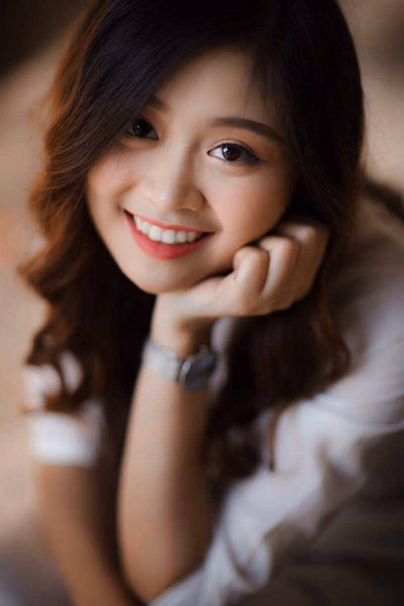 Cùng ngắm nhìn những góc ảnh cực đẹp của nữ sinh ĐH Ngoại thương đẹp dịu dàng trong tà áo dài được cộng đồng mạng rất chú ý những ngày vừa qua. Ảnh trong bài: FBNV.