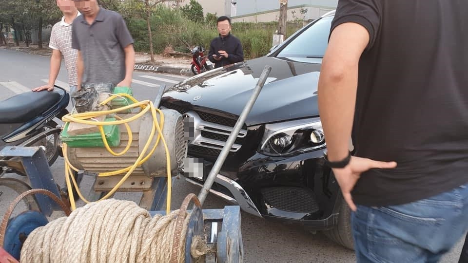 Tong vao xe xin tien ti, duoc chu xe dua cho 5 trieu