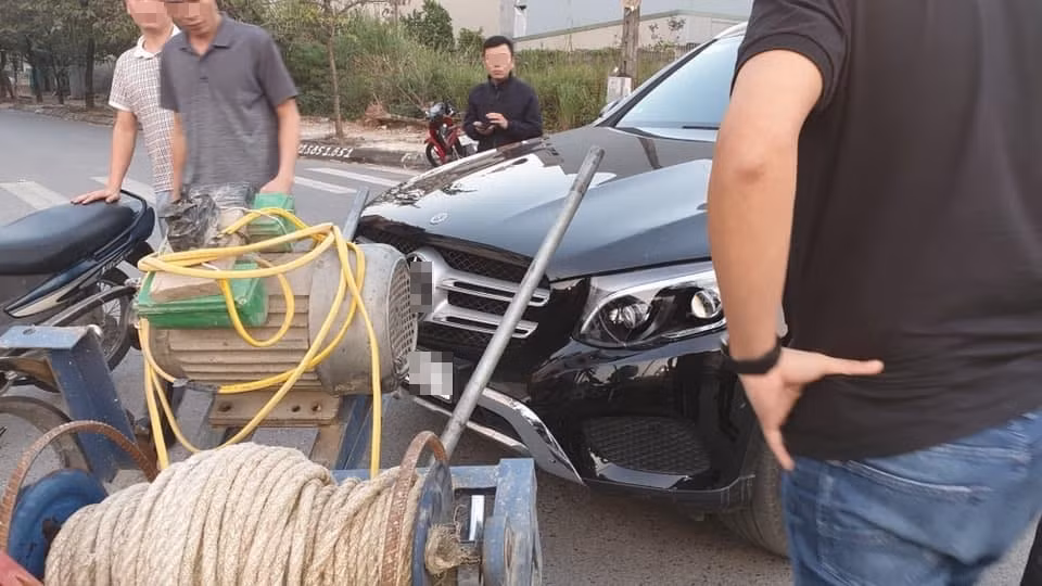 Tong vao xe xin tien ti, duoc chu xe dua cho 5 trieu