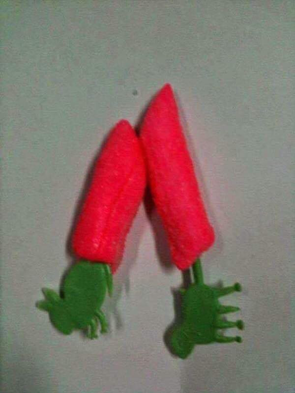 Những món ăn vặt như bột C, thạch hoa quả hay kẹo mạch nha là những món ăn vặt được nhiều bạn nhỏ yêu thích nhất, từng phủ sóng mọi quán cóc cổng trường và cũng thường bị các vị phụ huynh cấm cản không cho ăn.