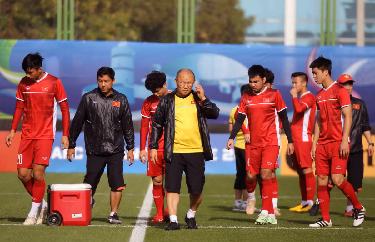 Đối thủ Iran là một ngọn núi cao so với đội tuyển Việt Nam, bởi không chỉ sở hữu lực lượng hùng mạnh, họ còn được dẫn dắt bởi HLV Carlos Queiroz, người đã cùng "cá sấu sa mạc" thi đấu ấn tượng tại World Cup 2018.