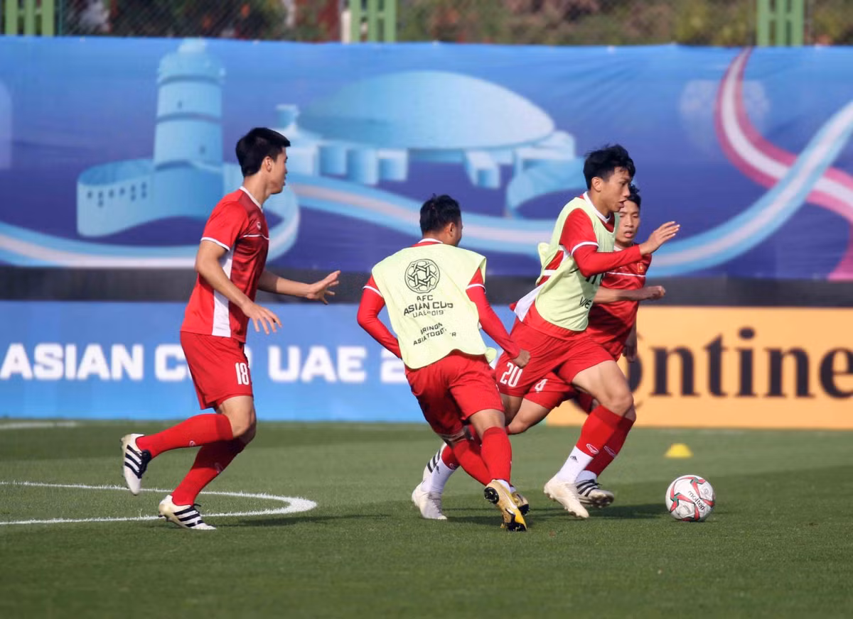 Cuối cùng Minh Vương chia sẻ rằng sau thất bại của Iraq các cầu thủ đều tiếc nuối nhưng không khí đã trở lại tích cực hơn và sẵn sàng cho trận đấu với Iran.