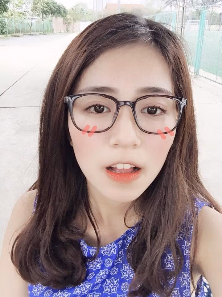 Thông tin Mẫn Tiên đoạt học bổng không chỉ làm fan của cô ngỡ ngàng mà chính bạn bè của nàng hot girl xinh đẹp này cũng hết sức bất ngờ. Bởi Mẫn Tiên đã giữ kín thông tin từ lúc thi để rồi đến khi nhận được học bổng mới thông báo tin vui.