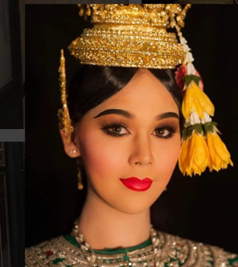 Nét đẹp từ khuôn mặt cho đến hình thể của cô nàng chuyển giới Thái Lan tên Rika được nhiều người khen ngợi và ví cô chẳng thua kém gì so với các hot girl hay hoa hậu.