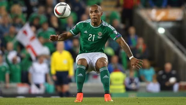 Magennis đang thi đấu tại giải VĐQG Scotland trong màu áo Kilmarnock. Anh ghi được 10 bàn thắng trong mùa giải vừa qua. Dù không thường được ra sân ngay từ đầu trong đội hình Bắc Ireland, nhưng Magennis lại sở hữu tốc độ siêu việt.