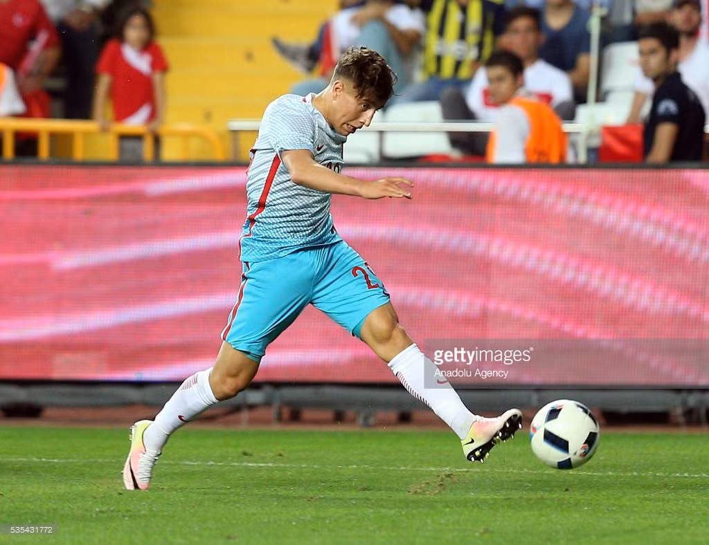 Sự năng nổ của Emre Mor đã giúp anh đạt tốc độ 32 km/h. Chính điều này khiến HLV của Arsenal là Wenger phải dành cho anh những lời khen có cánh.