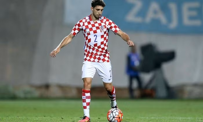 Tuy vậy, số phút ít ỏi không thể ngăn cản tiền vệ này có những pha bứt tốc lên tới 32 km/h và lọt vào danh sách những cầu thủ có tốc độ khủng khiếp nhất VCK Euro tổ chức tại Pháp.