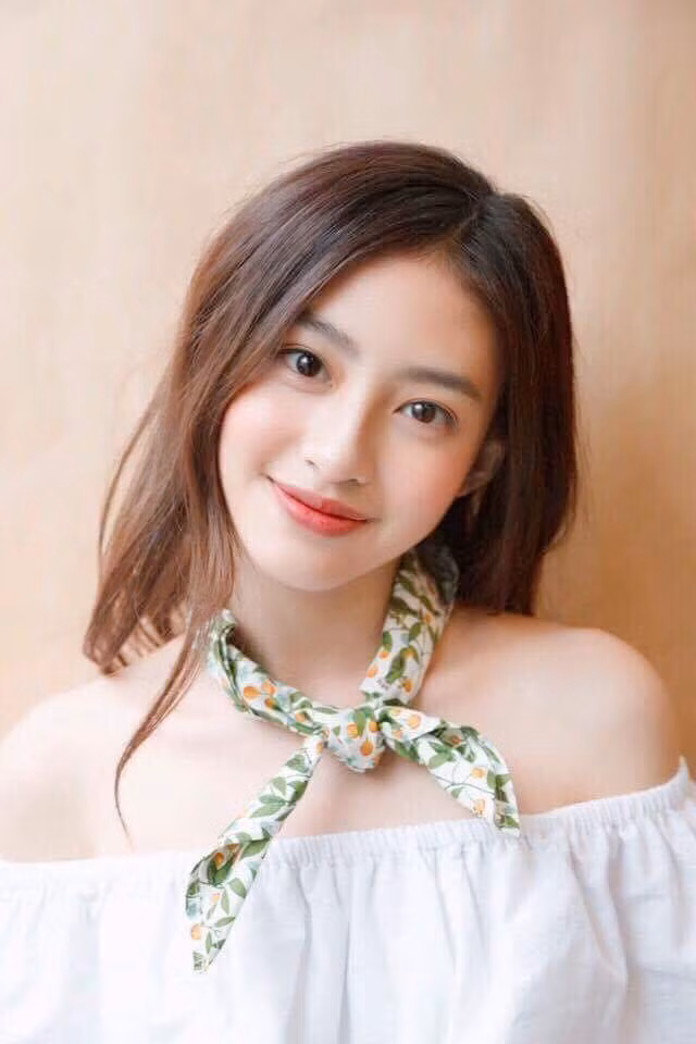 Theo chia sẻ của Minh Ngọc, điều khiến cô cảm thấy thích thú với nghề người mẫu đó là được make up đẹp, được thay nhiều quần áo đẹp và được trải nghiệm nhiều style từ quyến rũ, sexy tới nhẹ nhàng, nàng thơ cá tính.