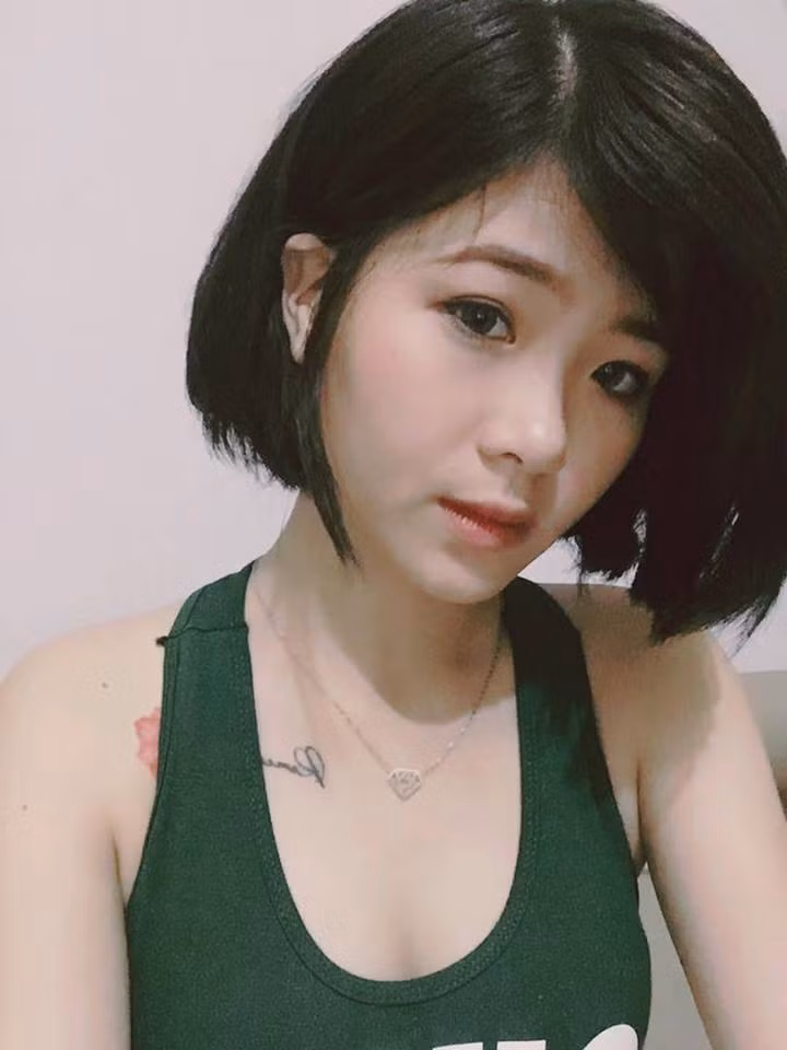 Nhiều người đồng cảm nhưng cũng không ít người cho rằng Nhi đang "diễn". Tuy vậy, cô gái 9X Vũng Tàu này cho biết mình chỉ thể hiện cảm xúc thật và mong mọi người sẽ thấu hiểu được cảm xúc của mình.