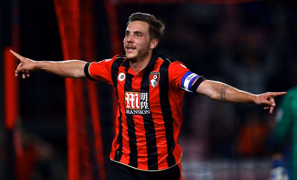 Dan Gosling đã thực hiện 78 đường chuyền với tỷ lệ chính xác lên tới 92,3% và cũng chính anh là người mở tỷ số trận đấu giữa Bournemouth và Sunderland.