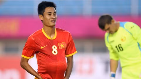 Tuy nhiên, sau đó chính chủ tịch CLB Than Quảng Ninh - ông Phạm Thanh Hùng đã gọi điện thông báo cho lãnh đạo LĐBĐ Việt Nam và đề nghị BHL cũng như HLV trưởng ĐTQG Việt Nam để Vũ Minh Tuấn được rời đội về thăm người cha già mắc bạo bệnh. Tất nhiên, lời xin phép đó đã được đáp ứng.