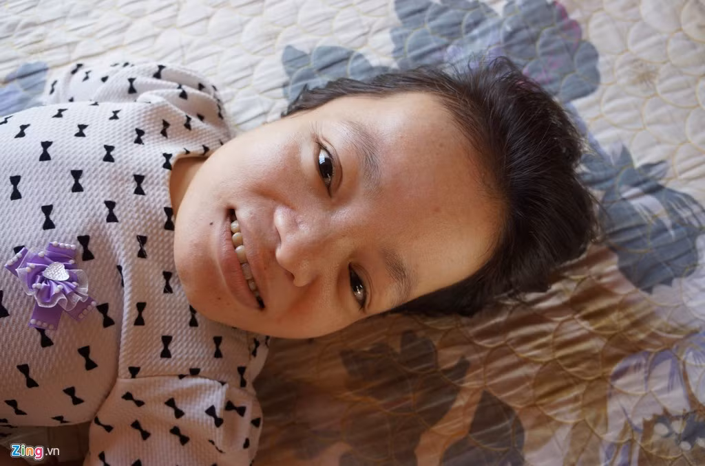 Mong ước lớn nhất hiện tại của Út là sẽ có đủ tiền mở quán tạp hóa. "Bố mình hiện tại bị bệnh mất sức lao động. Cả gia đình sống dựa vào khoản tiền trợ cấp cho nạn nhân chất độc da cam và số tiền ít ỏi mình kiếm được. Mình mong có đủ tiền mở quán tạp hóa để kiếm thêm thu nhập và có thể trưng bày các bức tranh mình làm", Út chia sẻ ước mơ.