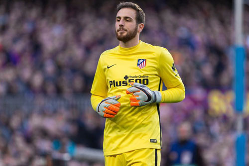 Đứng trong khung thành của đội hình các cầu thủ U23 xuất sắc nhất châu Âu mùa bóng 2015/2016 là thủ thành của CLB Atletico Madrid - Jan Oblak. Những pha bay người xuất sắc của thủ môn này đã giúp đội bóng thành Madrid giữ sạch lưới trong rất nhiều trận đấu.