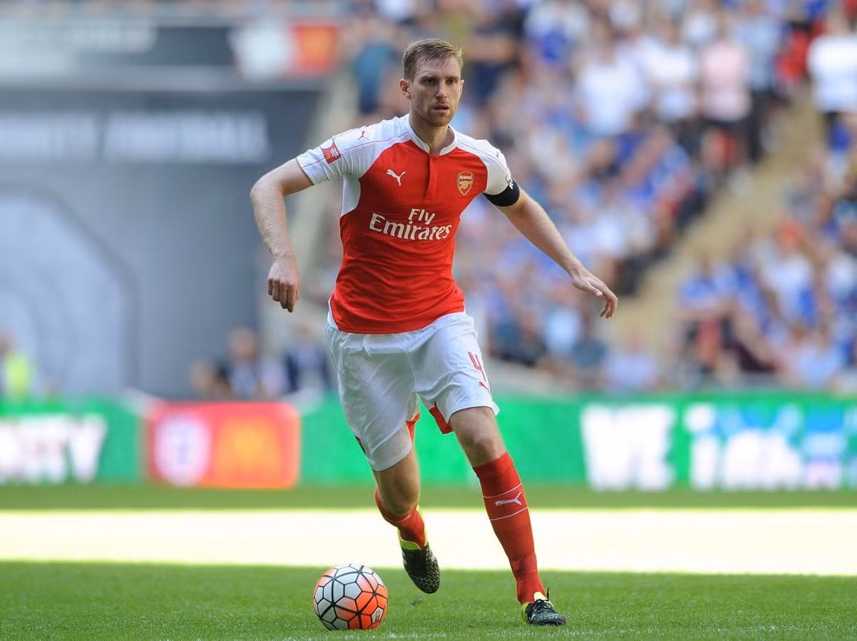 Per Mertesacker là một trong những cầu thủ được coi là chậm nhất thế giới nhưng tuyển thủ người Đức này đã chứng minh rằng tốc độ không ảnh hưởng tới chất lượng chơi bóng của anh.