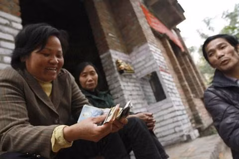 Đặc biệt, nhiều chủ đầu tư các khu đô thị, chủ sở hữu các biệt thự bỏ hoang đã cho người dân thuê để buôn bán, mở cửa hàng như cà phê, bia hơi, sửa xe, bán trà đá, kho thu mua phế liệu...