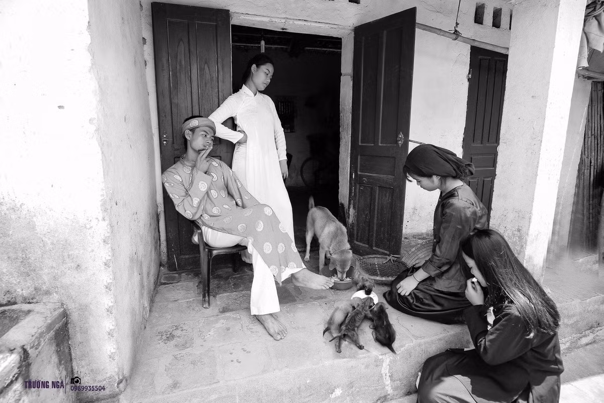 Việc đưa các tác phẩm văn học vào ảnh kỷ yếu của các bạn teen xứ Thanh quả thực rất mới mẻ. Bởi nếu nhìn vào các phong cách chụp ảnh kỷ yếu trước đây đa phần đều tinh nghịch và cá tính chứ chưa đưa được yếu tố văn học sâu sắc vào.