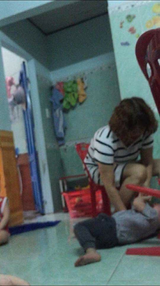 Clip được lan truyền với tốc độ chóng mặt và các lực lượng chức năng đã xuống địa phương tiến hàng kiểm tra nhóm trẻ gia đình Mẹ Mười và thu hút được rất nhiều người dân trong khu vực tới theo dõi.